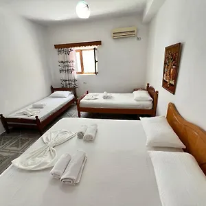 Guest house Ensalv - - - Penthouse, Berat